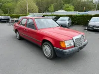 Gebraucht Mercedes 200 109 PS (80 kW) 1987 Rot Limousine