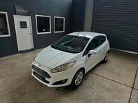 Gebraucht Ford Fiesta Trend 75 PS (55 kW) 2015 Weiß Kleinwagen