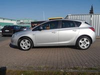 Gebraucht Opel Astra 140 PS (102 kW) 2011 Silber Limousine