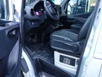 Używany Mercedes Sprinter 170 KM (125 kW) 2023 Srebrny Van