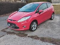 Gebraucht Ford Fiesta Titanium 82 PS (60 kW) 2010 Rot Kleinwagen