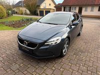 Gebraucht Volvo V40 Momentum 190 PS (139 kW) 2017 Blau Limousine