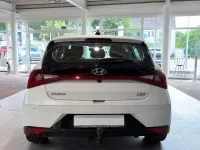 Gebraucht Hyundai i20 Intro Edition 101 PS (74 kW) 2021 Weiß Kleinwagen