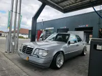 Gebraucht Mercedes E220 150 PS (110 kW) 1993 Silber Limousine