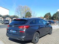 Gebraucht Hyundai i30 Intro Edition 120 PS (88 kW) 2021 Grau Limousine