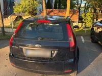 Używany Ford Fiesta 60 KM (44 kW) 2004 Niebieski Hatchback