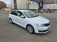 Gebraucht Skoda Rapid 95 PS (69 kW) 2018 Weiß Kleinwagen