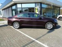 Gebraucht VW Passat Comfortline 150 PS (110 kW) 2017 Crimson red metallic Limousine