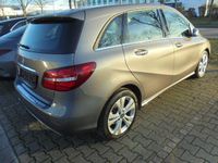 Gebraucht Mercedes B200 Edition 156 PS (114 kW) 2017 Grau Van / Kleinbus