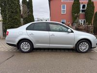 Gebraucht VW Jetta United 105 PS (77 kW) 2009 Silber Limousine