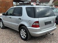 Używany Mercedes ML430 272 KM (200 kW) 2000 Szary SUV