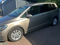Gebraucht VW Touran Comfortline 150 PS (110 kW) 2017 Gold Van / Kleinbus