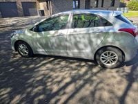 Gebraucht Hyundai i30 Trend 110 PS (80 kW) 2013 Silber Limousine