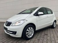 Gebraucht Mercedes A160 Classic 95 PS (69 kW) 2012 Calcitweiss  unilack Limousine