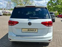 Gebraucht VW Touran Highline 150 PS (110 kW) 2023 Weiß Van / Kleinbus