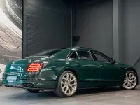 Gebraucht Bentley Flying Spur 544 PS (400 kW) 2023 Grün Limousine