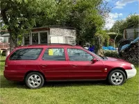 Usado Ford Mondeo 115 CV (84 kW) 1998 Rojo Familiar