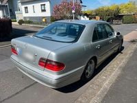 Gebraucht Mercedes E240 Avantgarde 170 PS (125 kW) 2001 Grau Limousine