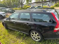 Usado Volvo V50 144 CV (105 kW) 2005 Negro Familiar