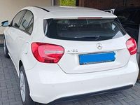 Gebraucht Mercedes A180 122 PS (89 kW) 2013 Weiß Limousine