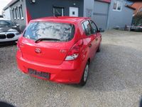 Gebraucht Hyundai i20 Edition 86 PS (63 kW) 2013 Electric red / sol Kleinwagen