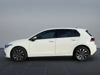 Gebraucht VW Golf VIII Active 131 PS (96 kW) 2023 Weiß Limousine