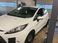 Gebraucht Ford Fiesta 82 PS (60 kW) 2009 Weiß Kleinwagen