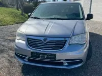 Gebraucht Lancia Voyager Silver 177 PS (130 kW) 2014 Silber Van / Kleinbus