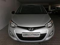 Gebraucht Hyundai i20 Edition 86 PS (63 kW) 2014 Silber Kleinwagen