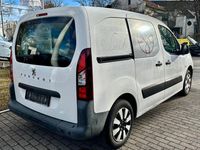 Gebraucht Peugeot Partner 90 PS (66 kW) 2013 Weiß Van / Kleinbus