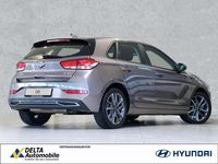Gebraucht Hyundai i30 Trend 120 PS (88 kW) 2022 Silky bronze / met Limousine