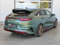 Gebraucht Kia ProCeed GT 204 PS (150 kW) 2023 Experience green m Kleinwagen