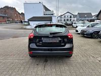 gebraucht Ford Focus Ambiente 1.HAND Multifkt Klima PDC ht