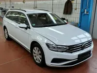 Gebraucht VW Passat Basis 150 PS (110 kW) 2023 Weiß Kombi