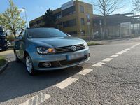 Usata VW Eos 140 CV (102 kW) 2012 Blu Cabrio