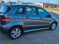 Gebraucht Mercedes B180 116 PS (85 kW) 2010 Grau Van / Kleinbus