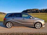 Gebraucht Mercedes B200 136 PS (100 kW) 2016 Grau Van / Kleinbus