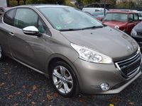 gebraucht Peugeot 208 Allure1,2/ 84PS Navi ,Panorama