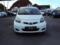 Gebraucht Toyota Aygo 68 PS (50 kW) 2011 Weiß Kleinwagen