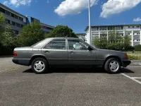 Brugt Mercedes E230 132 HK (97 kW) 1989 Grå Sedan