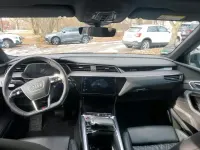 Gebraucht Audi e-tron Ambiente 369 kW (503 PS) 2023 Daytonagrau perleffekt SUV