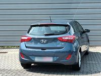Gebraucht Hyundai i30 99 PS (72 kW) 2012 Blau Limousine