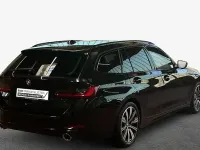 Gebraucht BMW 320 Sport Line 190 PS (139 kW) 2023 Saphirschwarz metallic Kombi