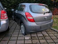 Gebraucht Hyundai i20 77 PS (56 kW) 2010 Grau Kleinwagen