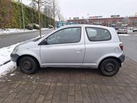 Gebraucht Toyota Yaris 68 PS (50 kW) 2000 Silber Limousine