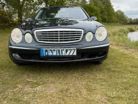 Używany Mercedes E220 150 KM (110 kW) 2002 Czarny Sedan/Limuzyna