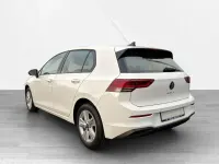 Gebraucht VW Golf VIII Life 131 PS (96 kW) 2024 Weiß Limousine
