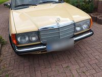 Gebraucht Mercedes 230 136 PS (100 kW) 1981 Gelb Limousine