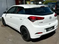 Gebraucht Hyundai i20 101 PS (74 kW) 2017 Weiß Kleinwagen