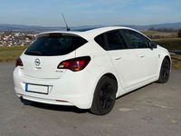 Gebraucht Opel Astra Color Edition 140 PS (102 kW) 2012 Weiß Limousine